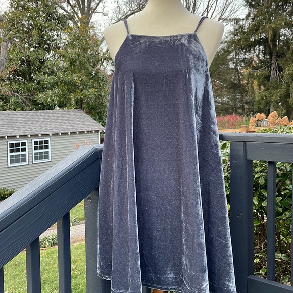 Urban Outfitters Kimchi Blue Velour Swing Dress - Picture 4 of 8